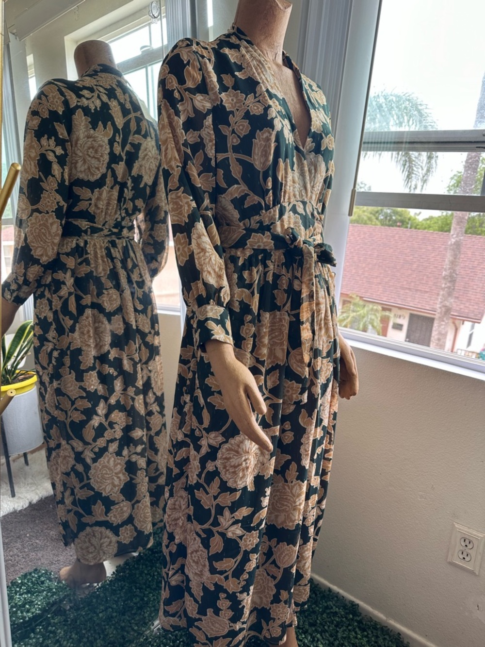 Floral V-Neck Long Sleeve Maxi Dress in Dark Green and Beige NWOT
